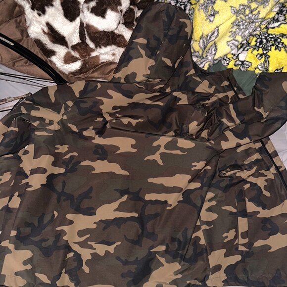 Levi’s Camo Jacket – Men’s Medium, Tags Removed, Super warm - Picture 4 of 4